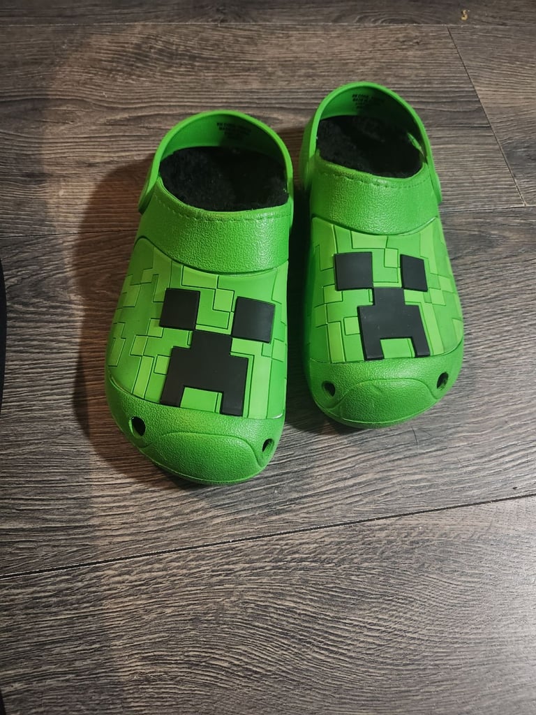 image for Boys minecraft fur lined croc type sliders size 13 