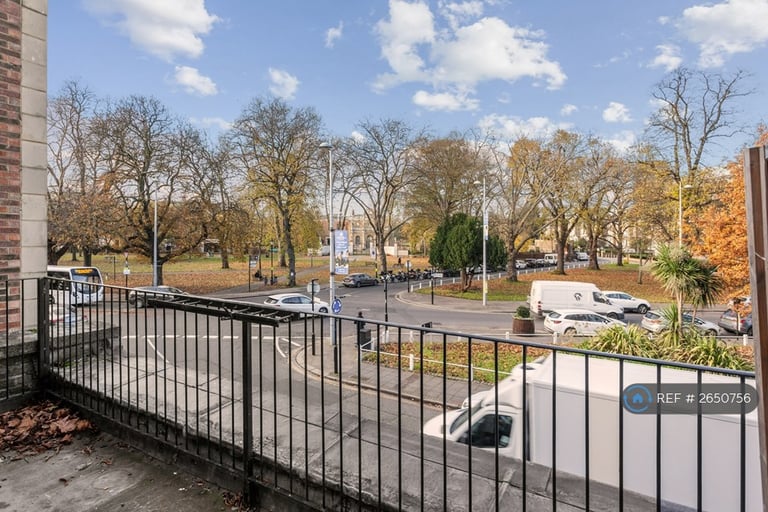 2 bedroom flat in The Green, London, W5 (2 bed) (#2650756)