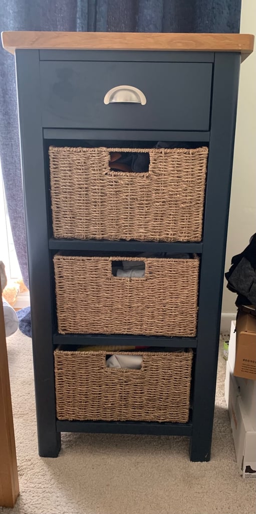 Chiltern Oak Bedroom furniture.  1 double Wardrobe, 1 chest of drawers & 1 x 3 basket drawer.