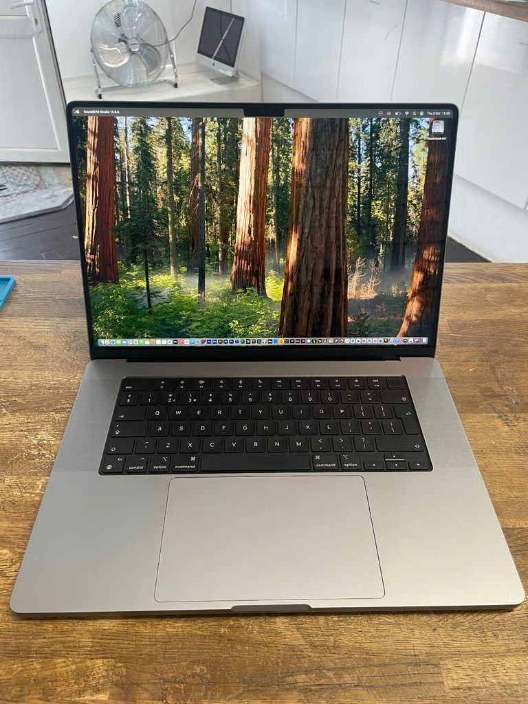 Apple MacBook Pro 16-inch 2021 M1 Pro 10 CPU/16 GPU 3.2GHz 16GB RAM 1TB SSD Liquid Retina XDR