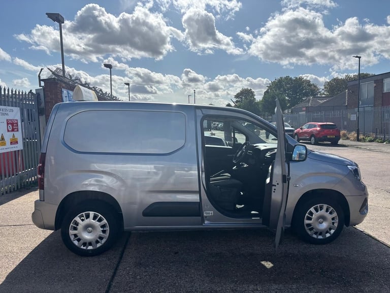 2019 Vauxhall Combo 2300 1.5 Turbo D 100ps H1 Sportive Van PANEL VAN DIESEL Manual