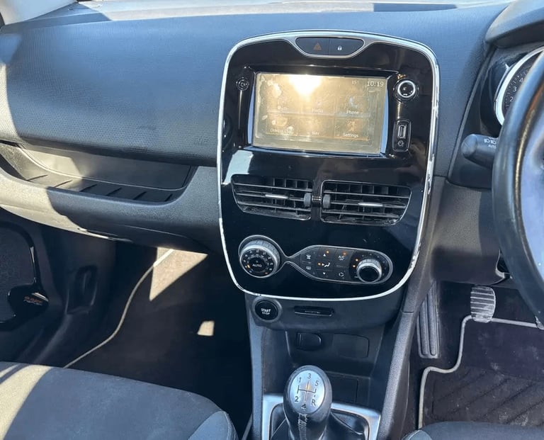 Renault, CLIO, Hatchback, 2016, Manual, 898 (cc), 5 doors