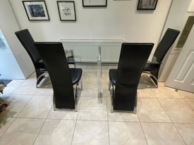 Modern Glass dining table (+6 free chairs)