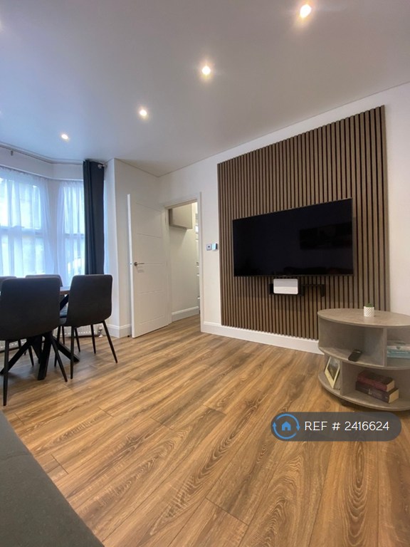 1 bedroom flat in London, Greater London, United Kingdom, SE18 (1 bed) (#2416624)