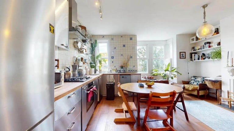 Bright 3-Bedroom Duplex with Terrace on Harley Road