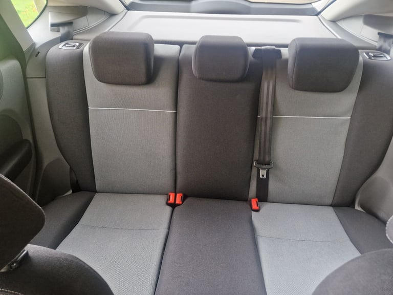 Ford Focus 2010 low millage new clutch and timing belt