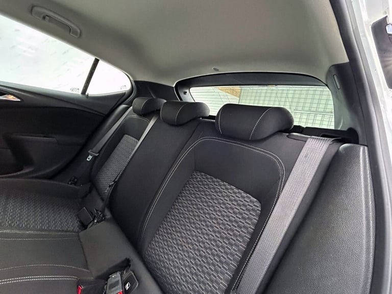 2018 Vauxhall Astra 1.4i Turbo SRi Hatchback 5dr Petrol Manual Euro 6 (150 ps) Hatchback Petrol M...