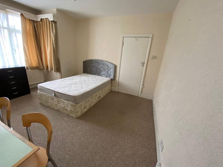 TWO DOUBLE BEDROOM GROUND FLOOR FLAT FURNISHED WITH GARDEN  NEAR KENTON STATION 