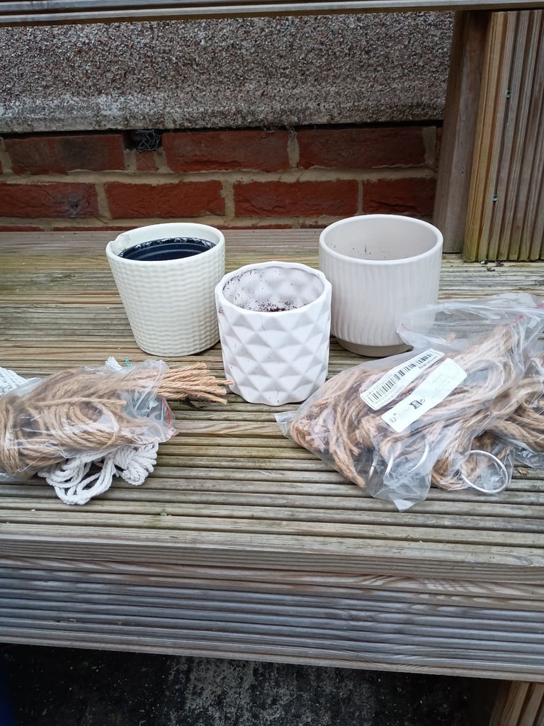 image for Bundle of ceramic plant pots and plant hammocks