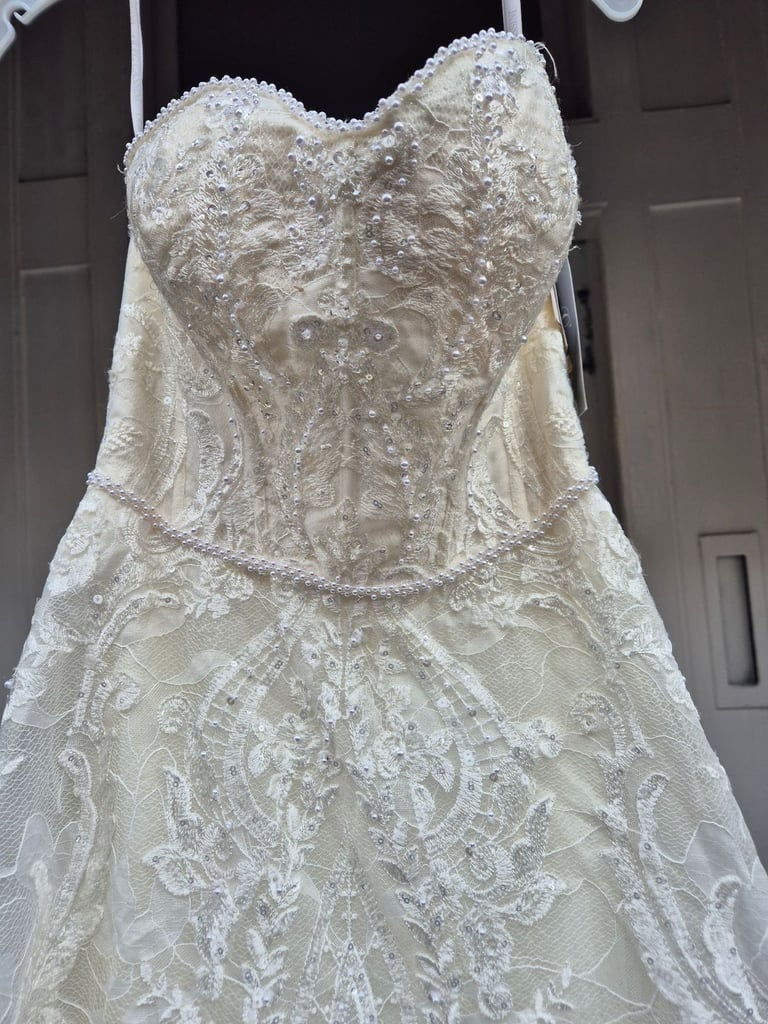 Wedding dress new cost £2,299