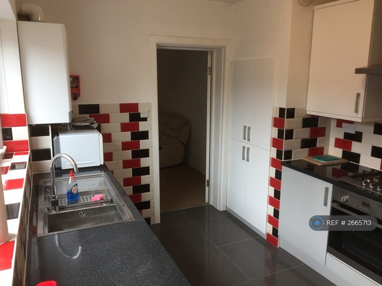 4 bedroom house in Trafalgar Road, Bournemouth, BH9 (4 bed) (#2665713)