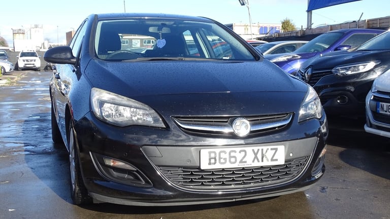 image for VAUXHALL ASTRA 1.6 16v Exclusiv Black Auto Petrol 2012