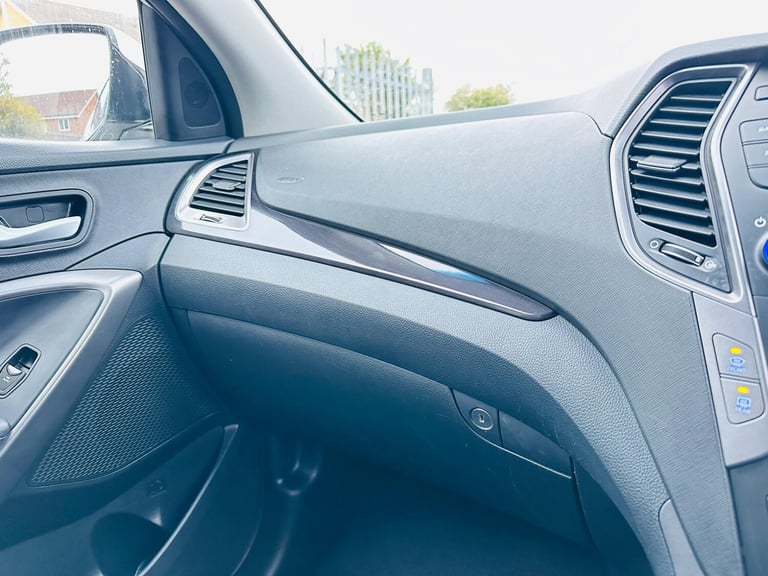 2016 Hyundai Santa Fe 2.2 CRDi SE 4WD Euro 5 5dr (5 seat) ESTATE Diesel Manual