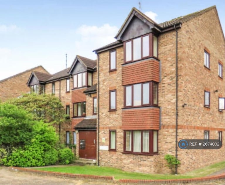 Studio flat in Trevose House, Slough, SL2 (#2674032)