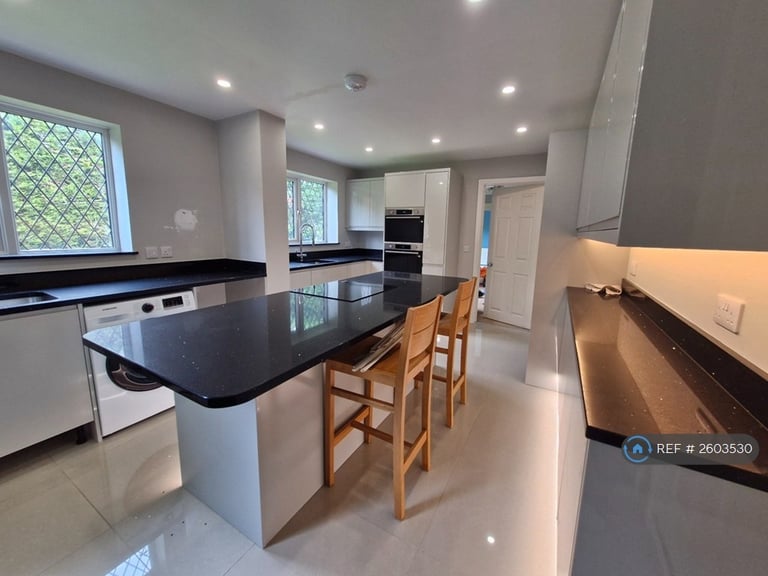 4 bedroom house in Harvington Drive, Shirley, Solihull, B90 (4 bed) (#2603530)