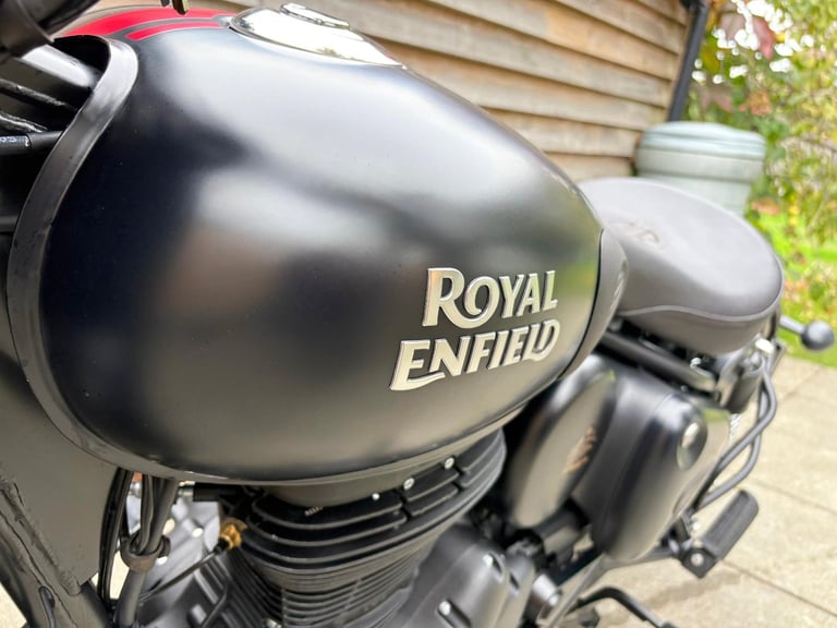 2023 / 23 Royal Enfield CLASSIC 350 £3500 Black 201 miles.