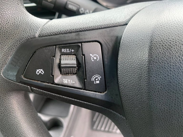 2015 Vauxhall Viva 1.0 SE 5dr [A/C] HATCHBACK PETROL Manual