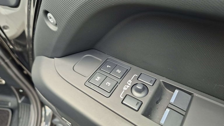 2024 Land Rover Defender 3.0 D350 X-Dynamic SE 90 3dr Auto ESTATE DIESEL Automatic