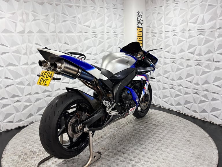 2004 Yamaha R1 | *WARRANTY PROVIDED*