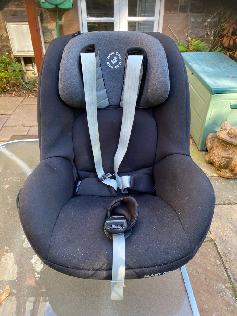 Maxi-cosi pearl childs car seat with family fix base