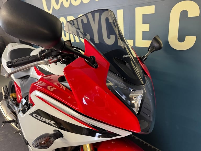 Honda CBR600F 2011 RED AND WHITE