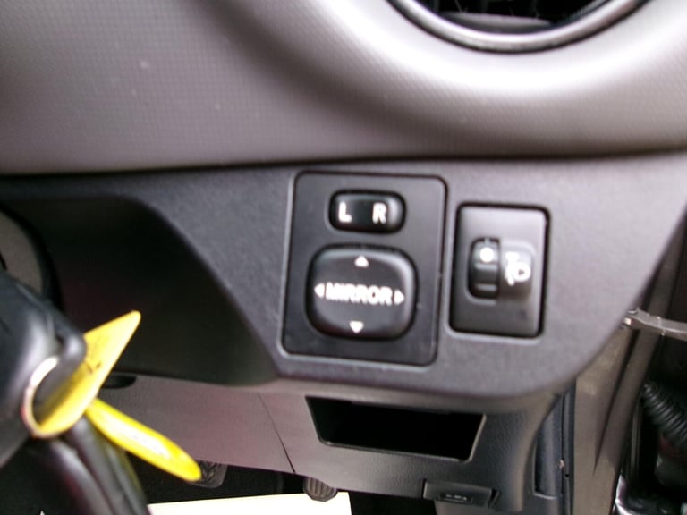 2015 Toyota Yaris 1.33 VVT-i Sport 5dr HATCHBACK PETROL Manual