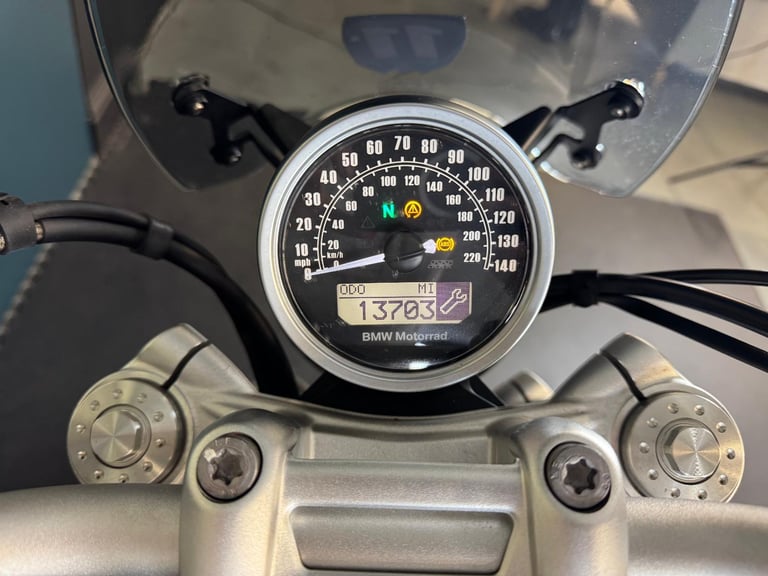 BMW R NINET PURE WITH AKRAPOVIC