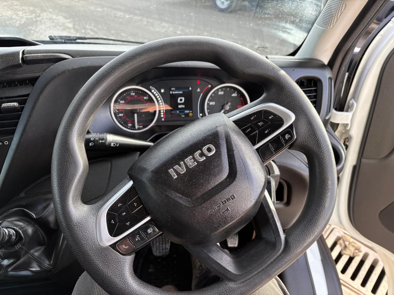 2021 Iveco Daily 3.0 35-160 euro6 twin rear wheel manual 15ft Luton box van