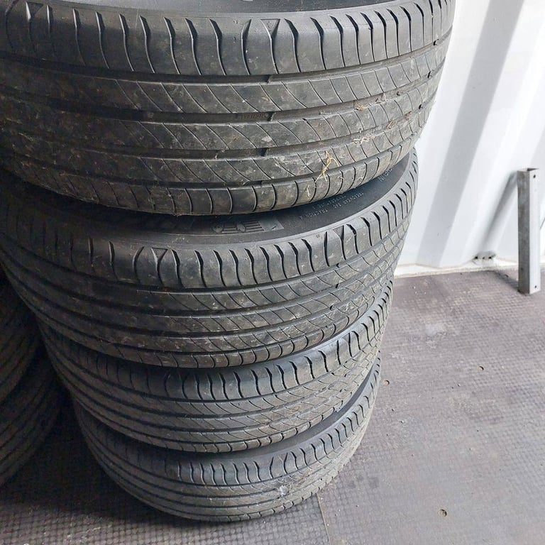 Genuine staggered mercedes C class 18s diamond cut alloy wheels