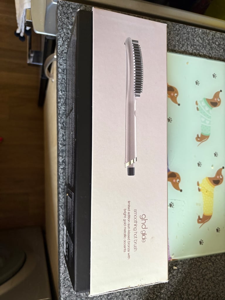 BNIB GHD smoothing hot brush 