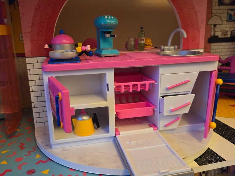 LOL Surprise! Fashion Dolls House of Surprises and LOL Surprise! Car-Pool Coupe