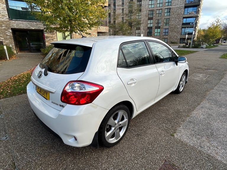 2011 Toyota, AURIS 1.8 hybrid, drives perfect, excellent condition,long mot 