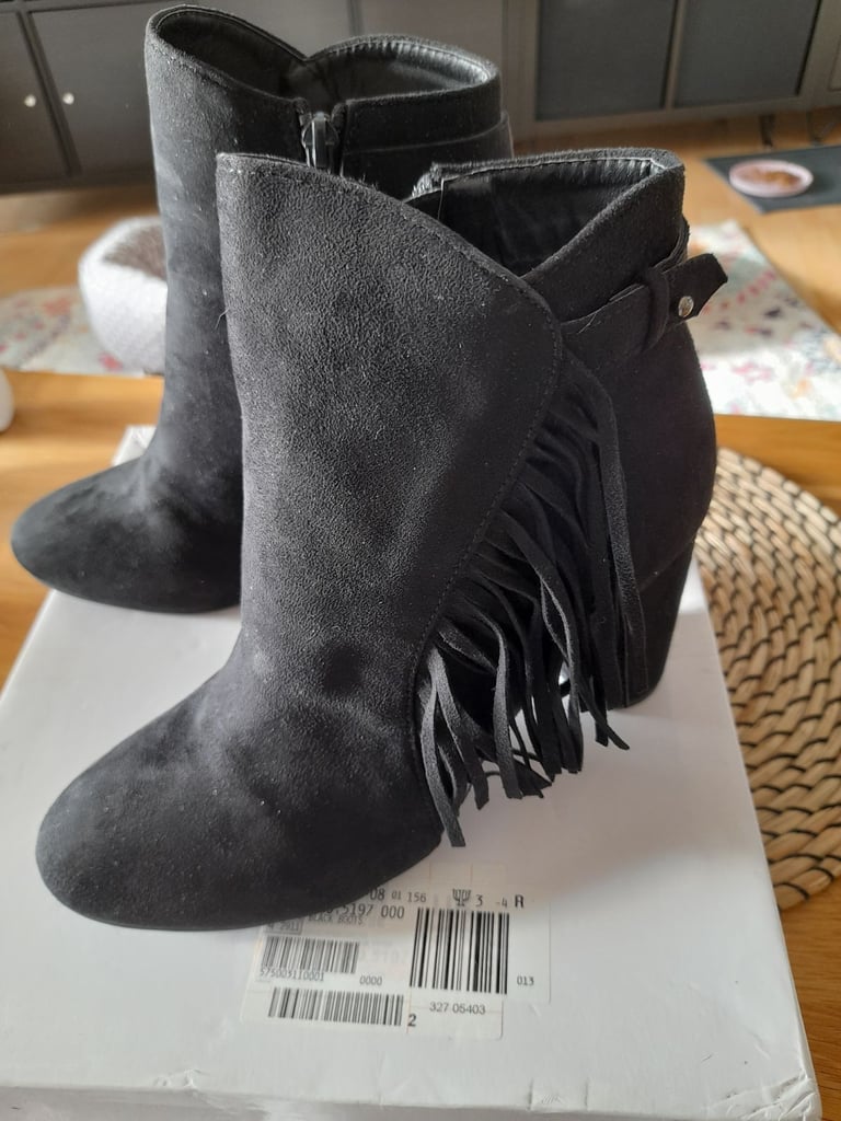 6 Ikea pictures in Black frames 