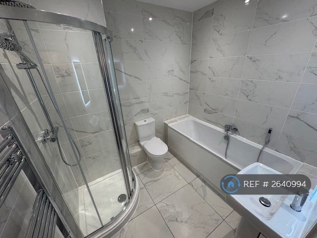 3 bedroom flat in Parkfield Road, Torquay, TQ1 (3 bed) (#2640994)