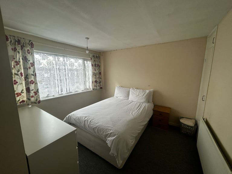 3 bed end terraced to rent with parking