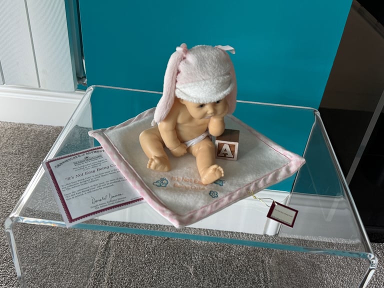 2 Ashton Drake dolls – It’s not easy being cute & Hailey needs a hug