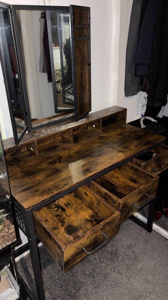 image for Desk / dressing table 