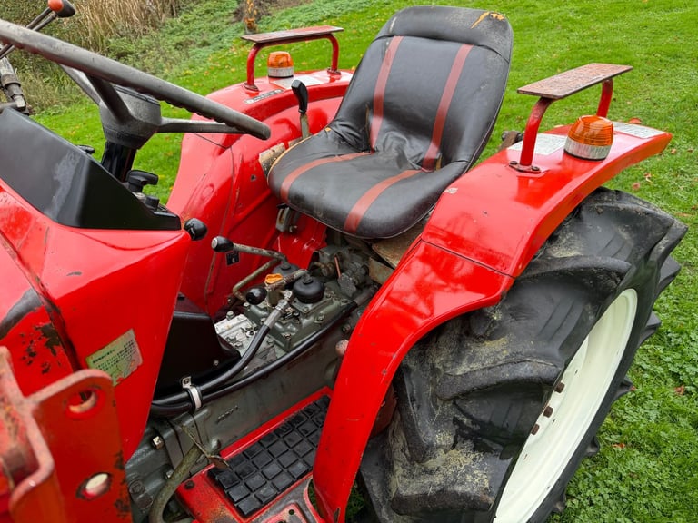 YANMAR YM2210BD 4WD TRACTOR WITH FRONT LOADER/ BUCKET ** WATCH VIDEO *** 22HP ** 1032 Hours