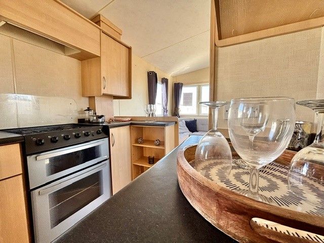 CHEAP STATIC CARAVAN FOR SALE AT BROADLAND SANDS HOLIDAY PARK - 11.5 MONTH OWNER SEASON