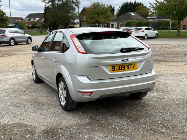 2009 Ford Focus 1.6 Style 5dr HATCHBACK Petrol Manual