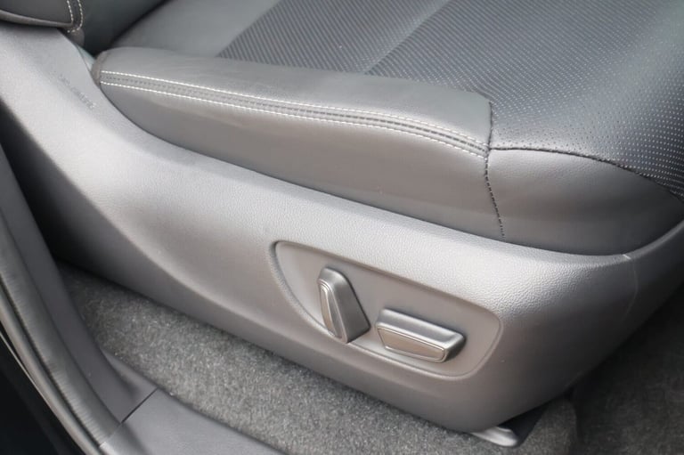 2025 Toyota Land Cruiser BRAND NEW COMMERCIAL REAR PRIVACY GLASS Hi GLOSS FINISH  MUD TERRAIN TYR...