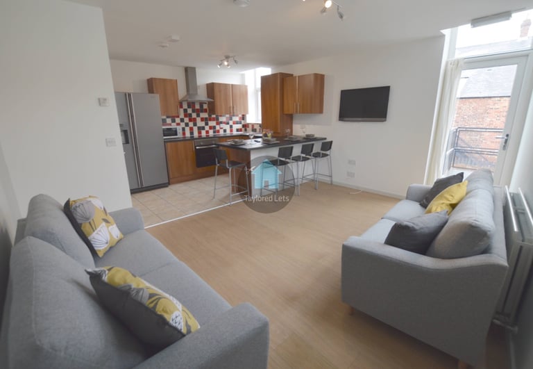 ONE BEDROOM AVAILABLE TO RENT IN A STUDENT HOUSE SHARE IN HEATON - £91PPPW