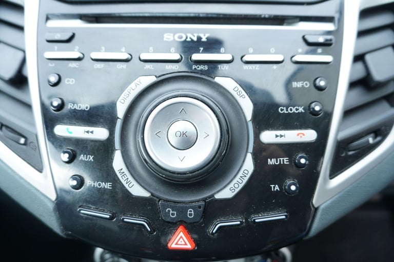 2010 Ford Fiesta 1.6 Titanium 5dr HATCHBACK Petrol Manual