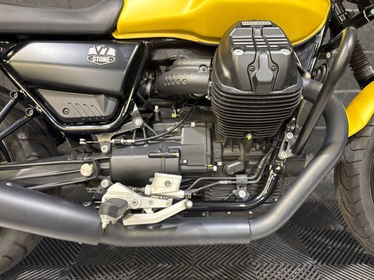 2023 23 MOTO GUZZI V7 853 IV STONE ROADSTER/RETRO PETROL MANUAL EURO 5 (65 PS)