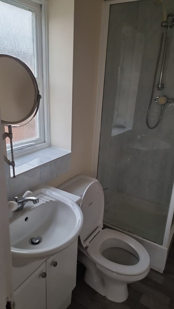 4 bedrooms house available to rent in Thamesmead, SE28