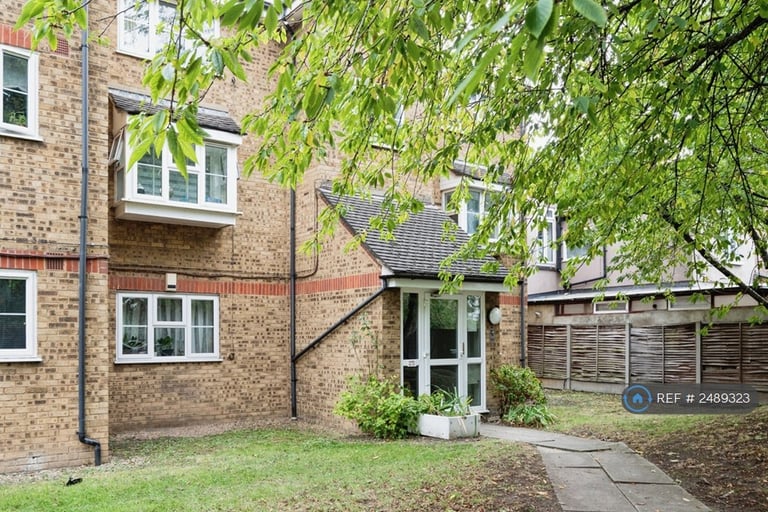 1 bedroom flat in Mill Court, London, E10 (1 bed) (#2489323)