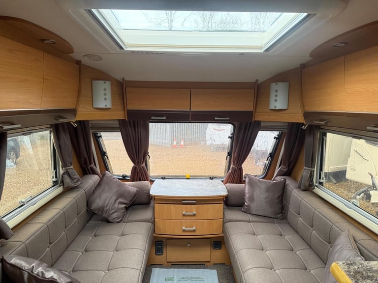 2011 Buccaneer Schooner Fixed bed end large washroom