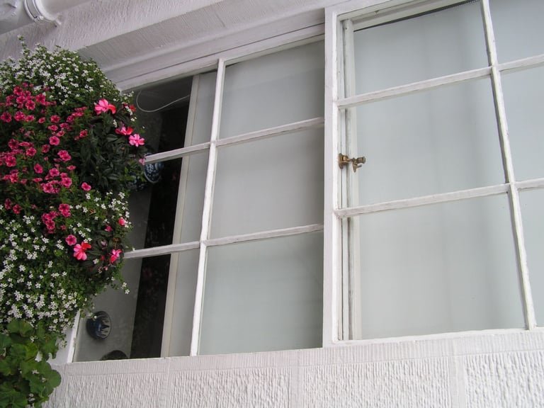 Blackout roller blind