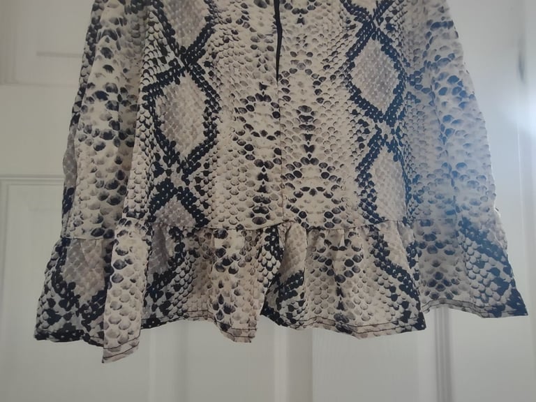 NEW Pretty Little Thing Women Ladies Mini Skirt, Size 14