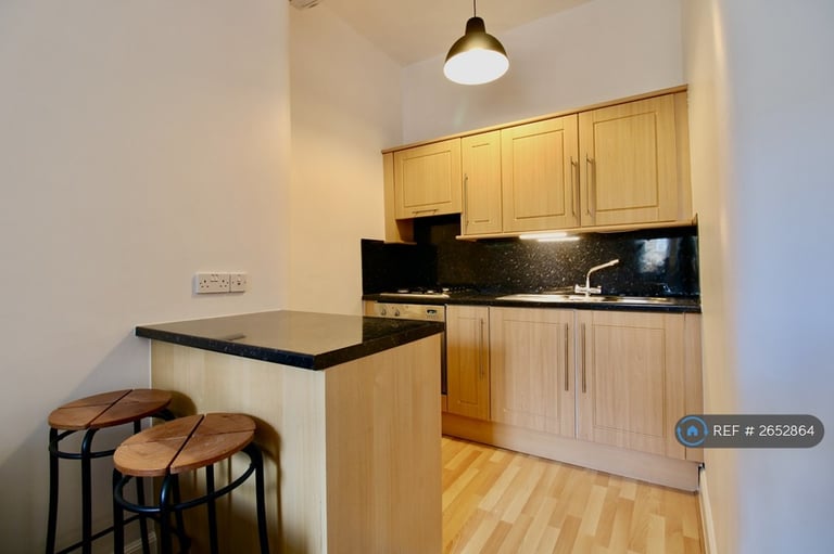 1 bedroom flat in Dalgety Street, Edinburgh, EH7 (1 bed) (#2652864)